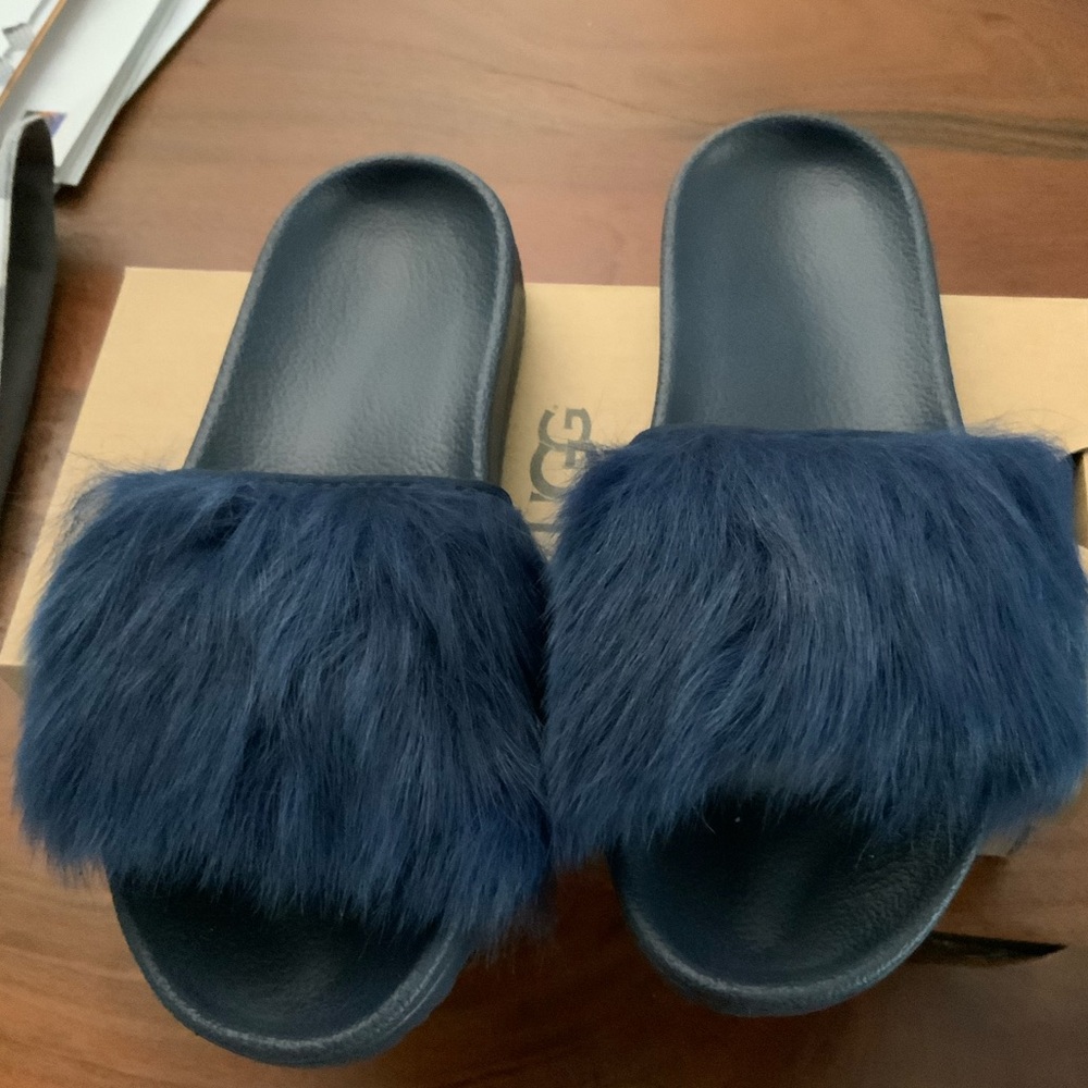 UGG Women’s Royale Tipped Blue Slide Size 5 M - Picture 3 of 5